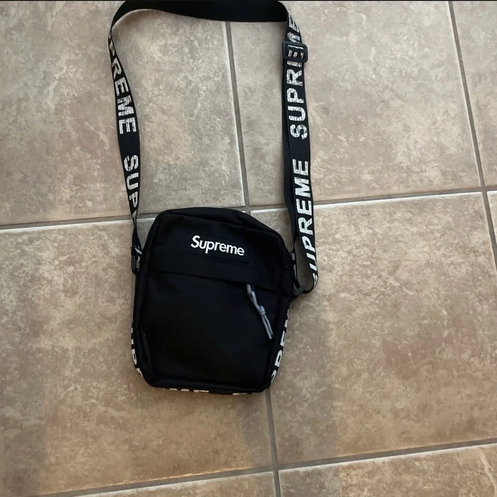supreme bag - Picture 1 of 1